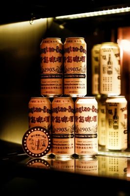 青啤經典1903復古裝上演&ldquo;穿越秀&rdquo;!陳數穿旗袍亮相解讀國潮